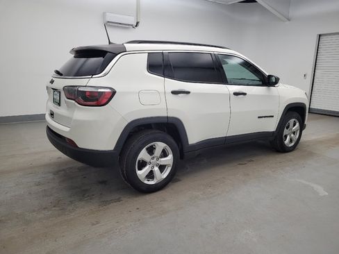 Used 2019 Jeep Compass Latitude w/ Popular Equipment Group AWD/4WD image 10