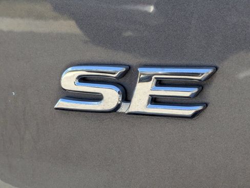Used 2019 Toyota Camry SE FWD image 14