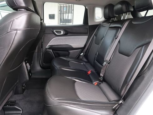 Used 2022 Jeep Compass Latitude w/ Convenience Group FWD image 8