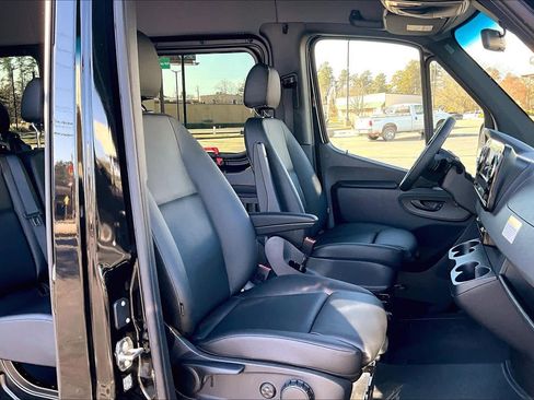 Used 2025 Mercedes-Benz Sprinter 2500 image 9