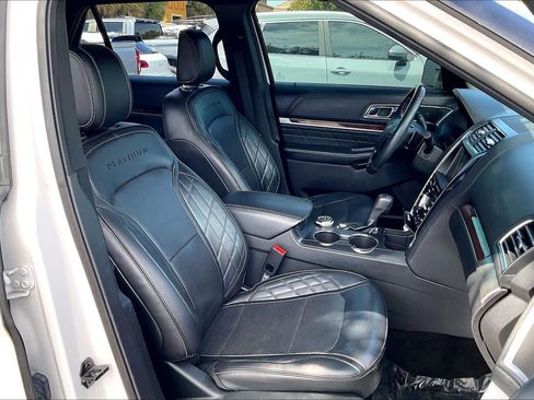 Used 2018 Ford Explorer Platinum image 8