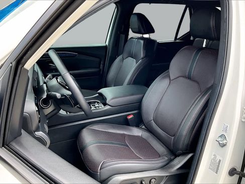Used 2025 Honda Pilot Black Edition image 8