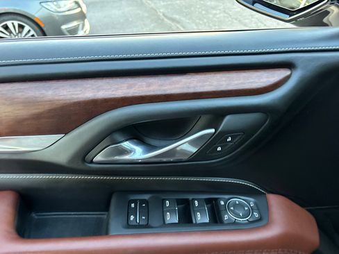 Used 2023 GMC Yukon XL Denali Ultimate image 12