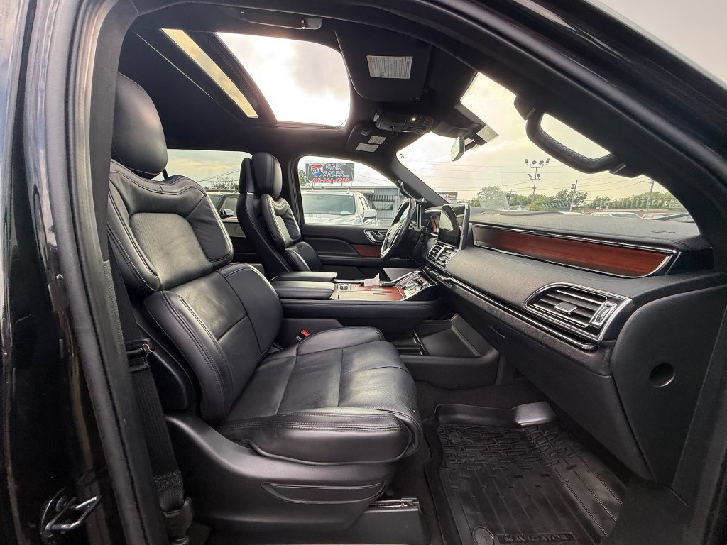Used 2020 Lincoln Navigator Reserve w/ Luxury Package AWD/4WD image 25