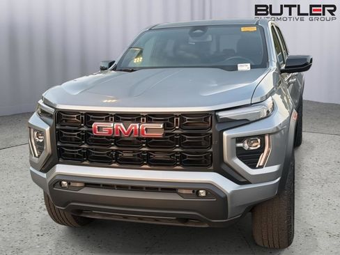 Used 2024 GMC Canyon Elevation w/ Elevation Premium Package RWD image 3