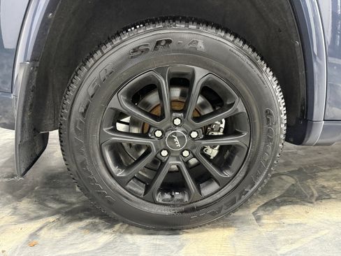 Used 2021 Jeep Grand Cherokee Limited AWD/4WD image 30