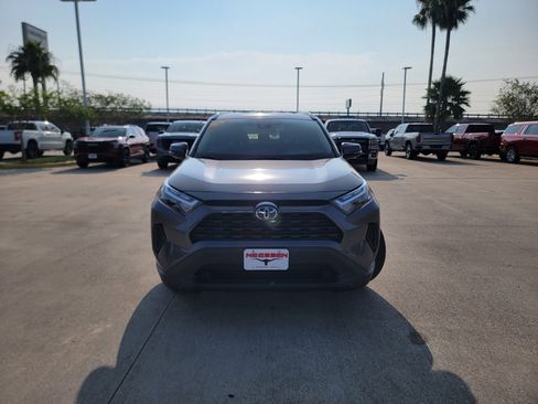 Used 2022 Toyota RAV4 XLE image 2