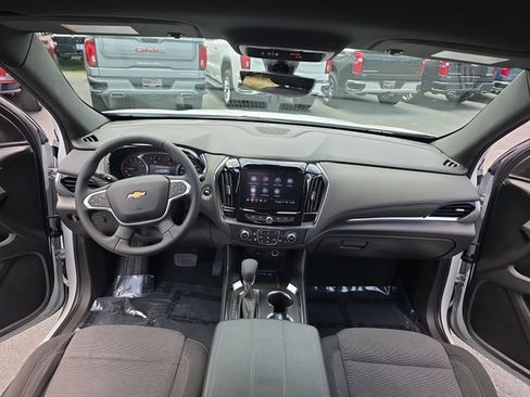 Used 2023 Chevrolet Traverse LT FWD image 10