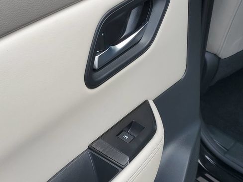 Certified 2025 Nissan Rogue SV FWD image 18