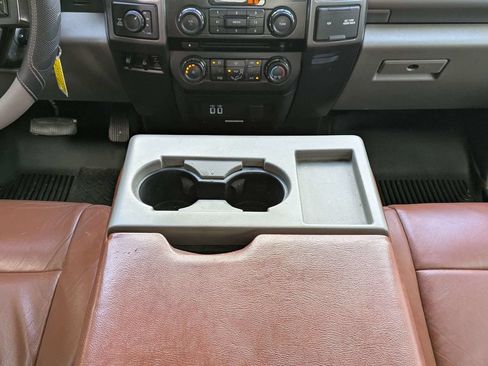 Used 2017 Ford F250 XLT w/ XLT Premium Package AWD/4WD image 18
