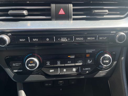 Used 2020 Kia Niro EX Premium FWD image 29