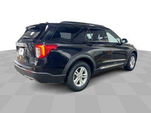 Used 2021 Ford Explorer XLT w/ Equipment Group 202A AWD/4WD image 9