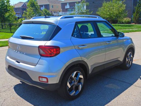 Used 2025 Hyundai Venue SEL FWD image 4