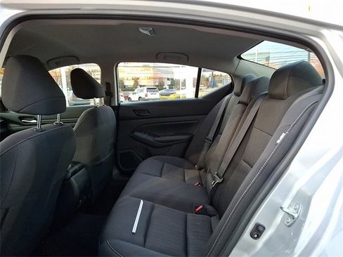 Used 2024 Nissan Altima 2.5 SV image 17