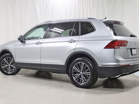 Used 2019 Volkswagen Tiguan SEL w/ 3rd Row Seat Package image 9