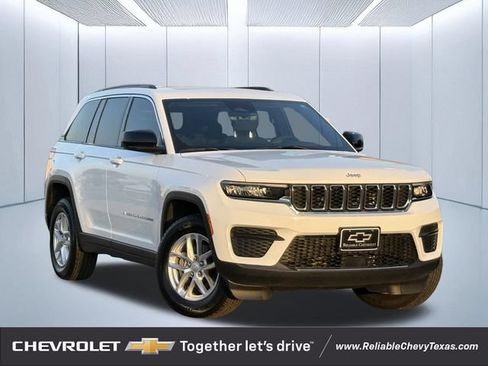 Used 2025 Jeep Grand Cherokee Laredo X RWD image 1