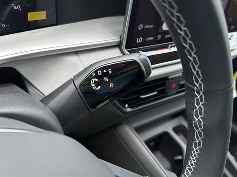 New 2026 Volkswagen Tiguan SE FWD image 15