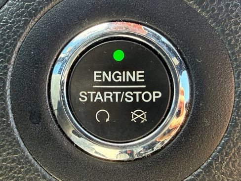 Used 2017 Ford Explorer XLT w/ Equipment Group 202A AWD/4WD image 19