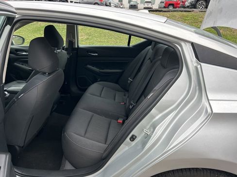 Used 2022 Nissan Altima 2.5 SV image 9