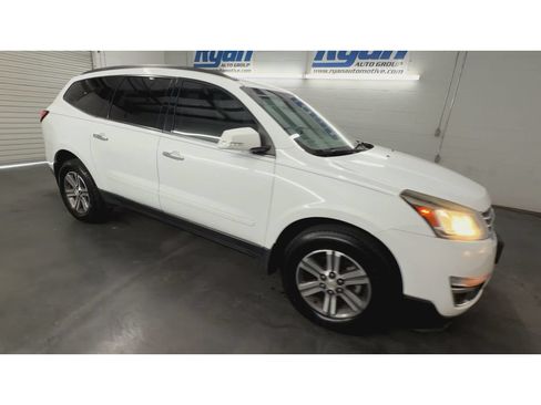 Used 2017 Chevrolet Traverse LT FWD image 2