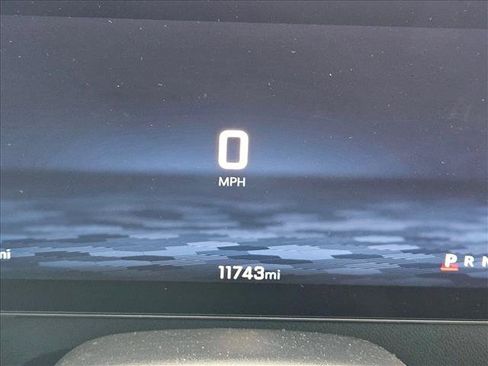 Used 2025 Chevrolet Traverse LT FWD image 11
