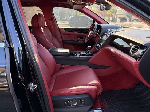 Used 2017 Bentley Bentayga AWD/4WD image 24