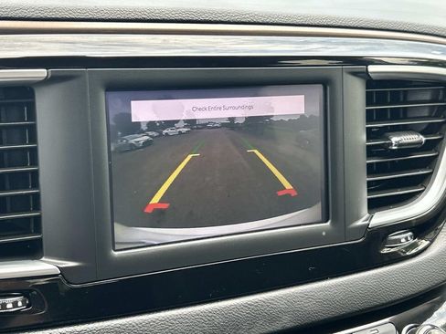 Used 2022 Chrysler Voyager LX FWD image 31