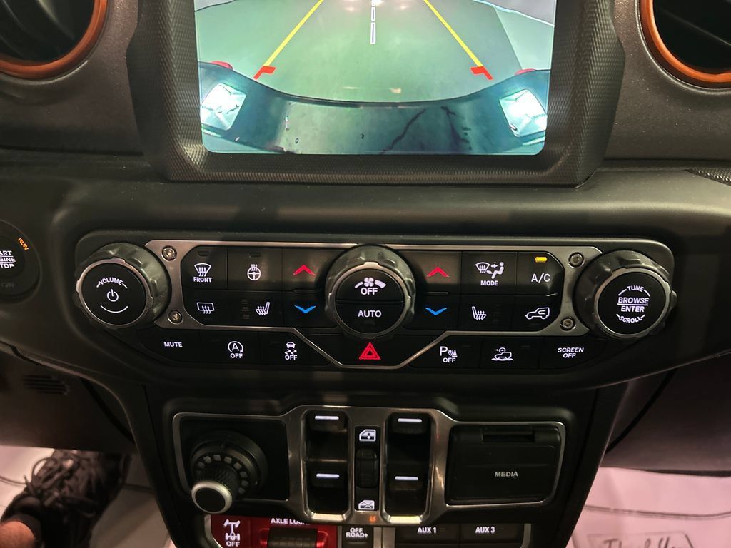 Used 2020 Jeep Gladiator Mojave w/ Dual Top Group AWD/4WD image 17