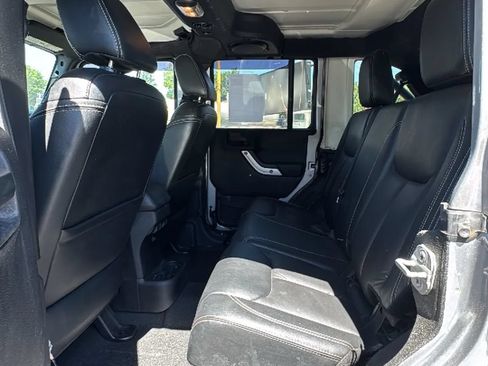 Used 2014 Jeep Wrangler Unlimited Rubicon w/ Connectivity Group AWD/4WD image 13