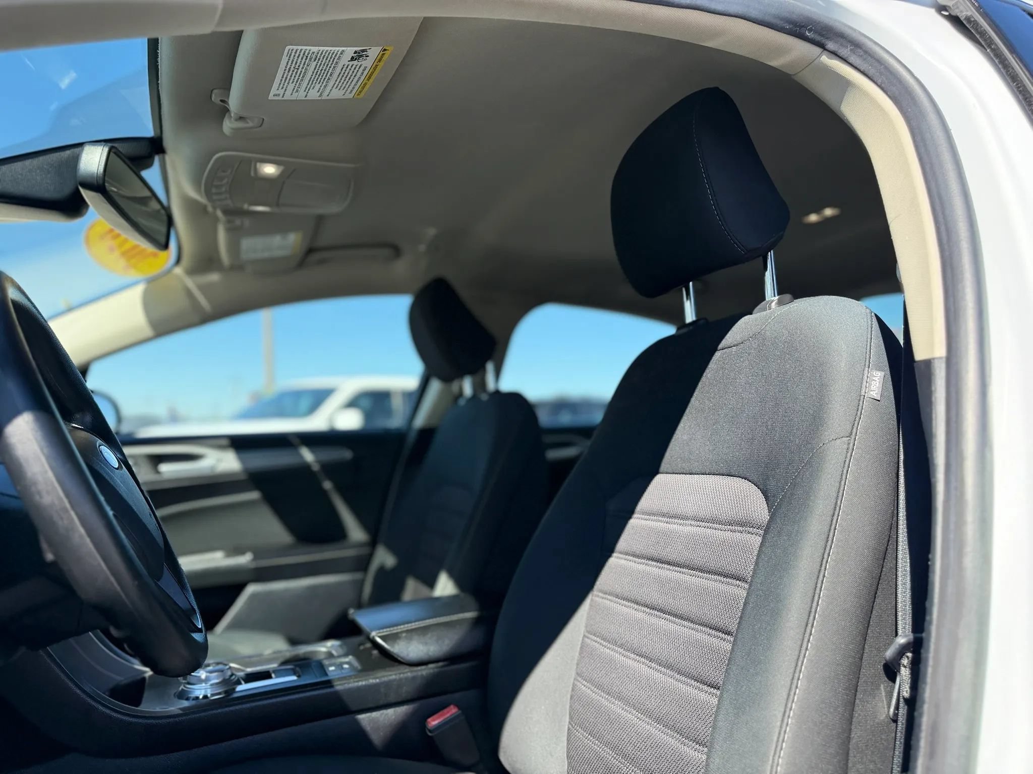 Used 2020 Ford Fusion SE FWD image 27