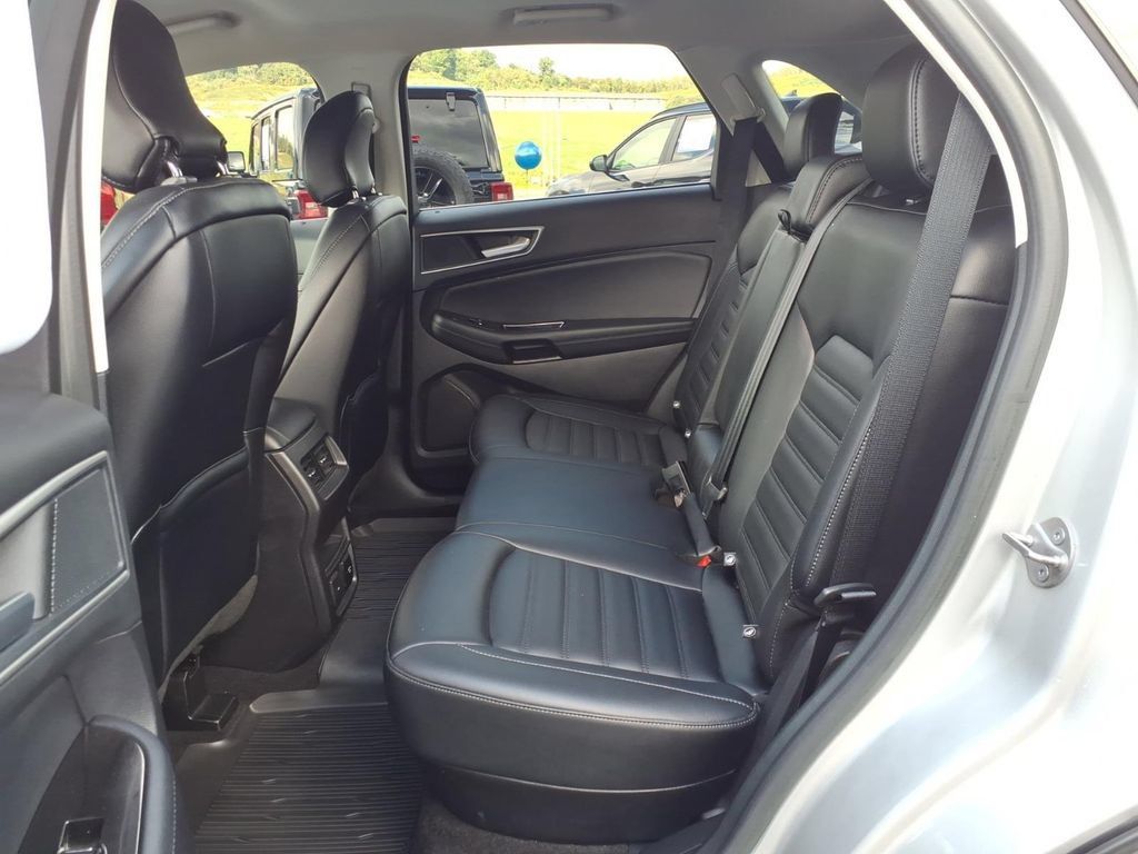 Used 2019 Ford Edge SEL w/ Equipment Group 201A AWD/4WD image 16