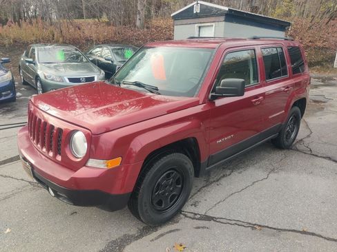 Used 2017 Jeep Patriot Sport w/ Power Value Group FWD image 2