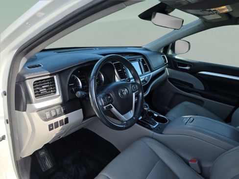 Used 2017 Toyota Highlander XLE FWD image 13