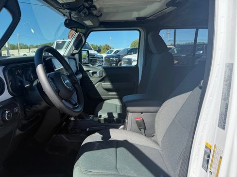 Used 2026 Jeep Wrangler Unlimited Sport AWD/4WD image 15