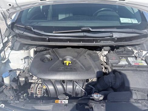 Used 2016 Hyundai Elantra GT w/ Option Group 02 FWD image 9
