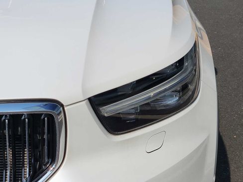 Certified 2022 Volvo XC40 T5 Inscription w/ Advanced Package AWD/4WD image 9