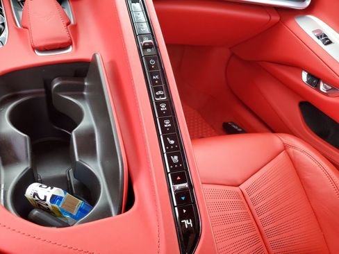 Used 2024 Chevrolet Corvette Stingray Premium Conv w/ Z51 Performance Package RWD image 17