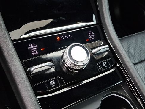 Used 2022 Jeep Grand Cherokee Overland AWD/4WD image 15