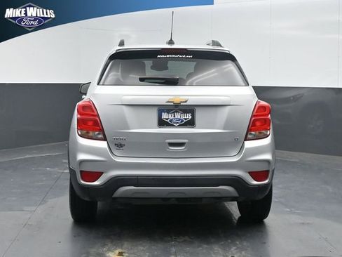 Used 2018 Chevrolet Trax LT w/ LT Convenience Package FWD image 6