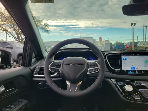 New 2026 Chrysler Voyager LX image 7