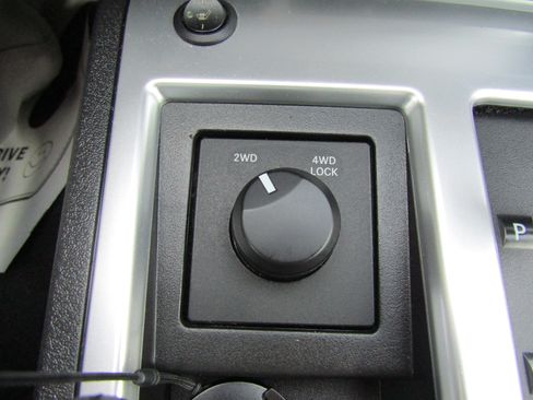 Used 2010 Dodge Nitro SXT AWD/4WD image 24