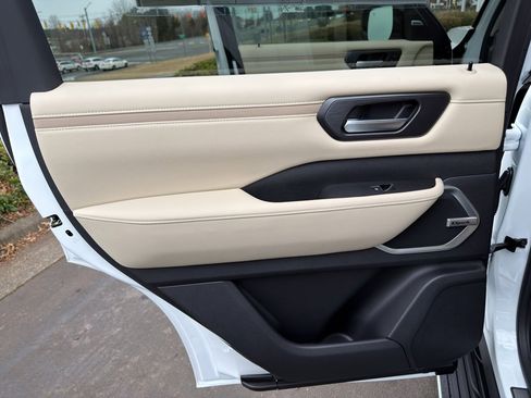 New 2026 Nissan Armada Platinum Reserve w/ Accent Package image 31