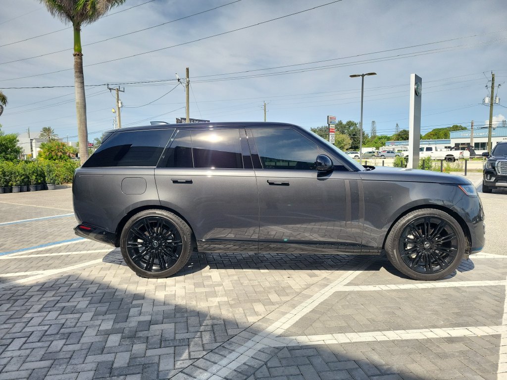 Certified 2025 Land Rover Range Rover SE AWD/4WD image 6