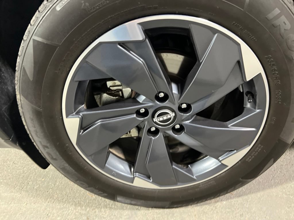 Used 2025 Nissan Rogue SV FWD image 33