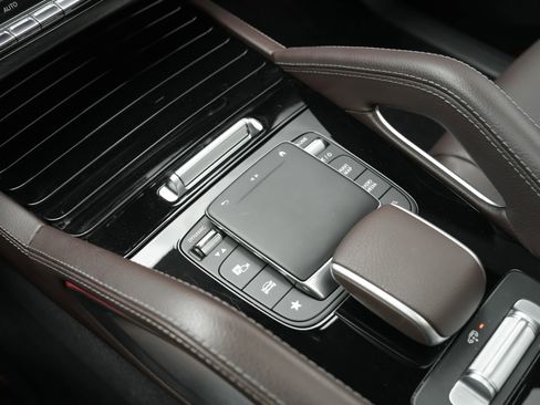 Used 2023 Mercedes-Benz GLS 450 4MATIC image 16
