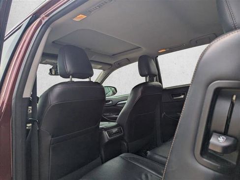 Used 2017 Toyota Highlander XLE FWD image 13