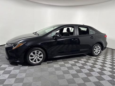 Used 2024 Toyota Corolla LE image 2