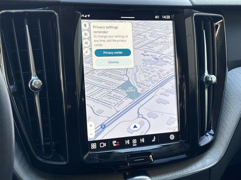 Used 2025 Volvo XC60 B5 Plus image 24