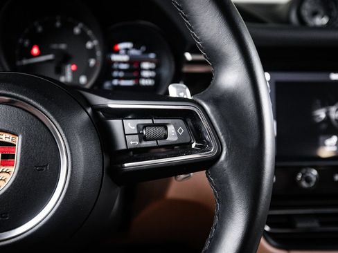 Certified 2023 Porsche Macan AWD/4WD image 16