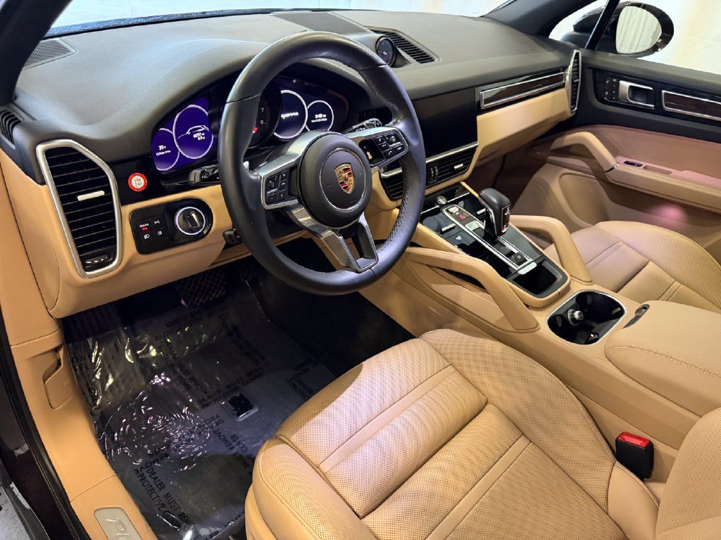 Certified 2023 Porsche Cayenne Platinum Edition AWD/4WD image 4